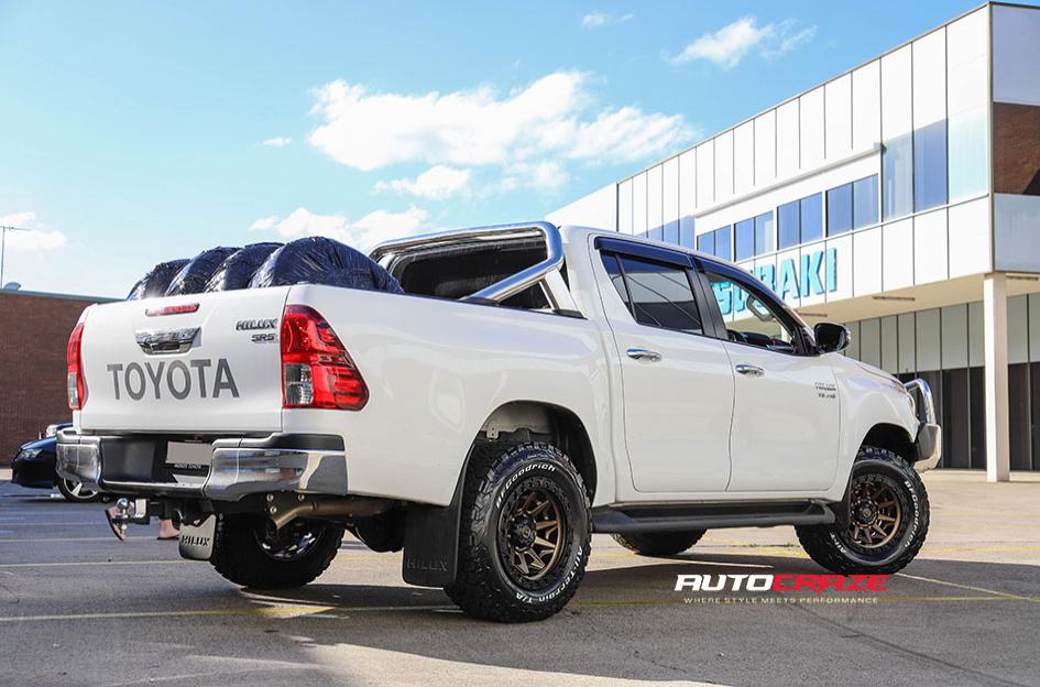 TOYOTA HILUX N80 4WD COVERT BRONZE BLACK LIP